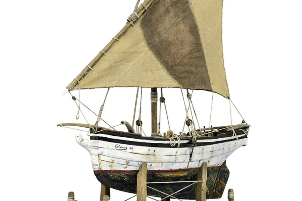 SAILING FISHING BOAT | GLARUS White